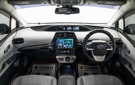 Toyota Prius IV XW50, 2017 год, 1 800 000 рублей, 8 фотография