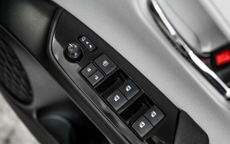 Toyota Prius IV XW50, 2017 год, 1 800 000 рублей, 15 фотография