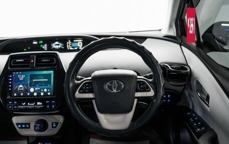 Toyota Prius IV XW50, 2017 год, 1 800 000 рублей, 9 фотография