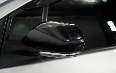 Toyota Prius IV XW50, 2017 год, 1 800 000 рублей, 18 фотография