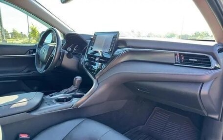 Toyota Camry, 2022 год, 2 900 000 рублей, 10 фотография