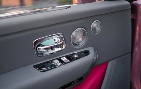 Rolls-Royce Cullinan, 2025 год, 75 000 000 рублей, 15 фотография