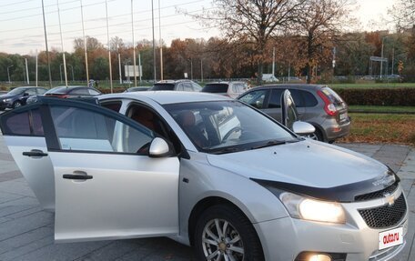 Chevrolet Cruze II, 2010 год, 539 000 рублей, 3 фотография