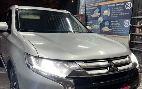 Mitsubishi Outlander III рестайлинг 3, 2015 год, 1 400 000 рублей, 1 фотография