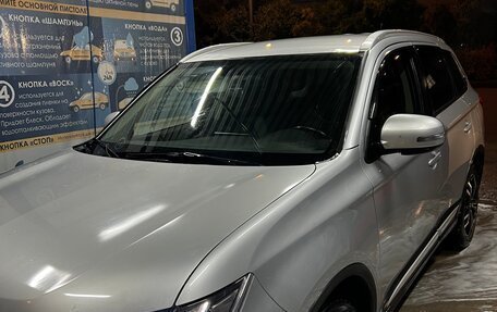 Mitsubishi Outlander III рестайлинг 3, 2015 год, 1 400 000 рублей, 3 фотография