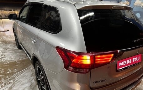 Mitsubishi Outlander III рестайлинг 3, 2015 год, 1 400 000 рублей, 8 фотография