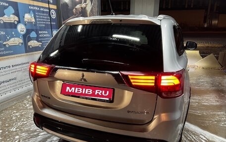 Mitsubishi Outlander III рестайлинг 3, 2015 год, 1 400 000 рублей, 7 фотография