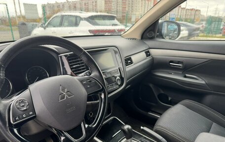 Mitsubishi Outlander III рестайлинг 3, 2018 год, 1 900 000 рублей, 8 фотография