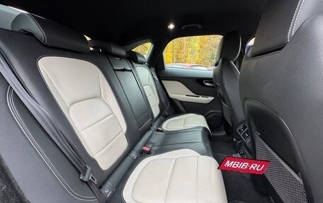 Jaguar F-Pace, 2018 год, 2 920 000 рублей, 19 фотография