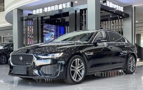 Jaguar XE I рестайлинг, 2021 год, 2 400 000 рублей, 1 фотография