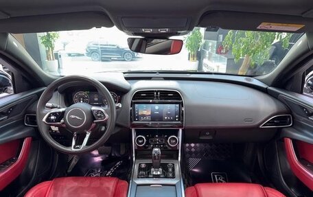 Jaguar XE I рестайлинг, 2021 год, 2 400 000 рублей, 6 фотография