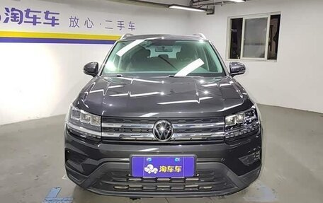 Volkswagen Tiguan II, 2022 год, 2 100 000 рублей, 2 фотография
