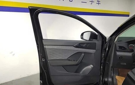 Volkswagen Tiguan II, 2022 год, 2 100 000 рублей, 7 фотография