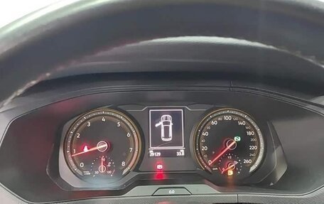 Volkswagen Tiguan II, 2022 год, 2 100 000 рублей, 14 фотография