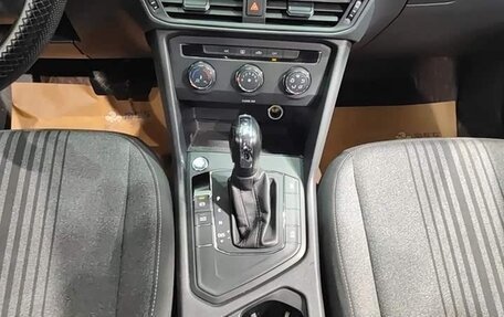 Volkswagen Tiguan II, 2022 год, 2 100 000 рублей, 16 фотография