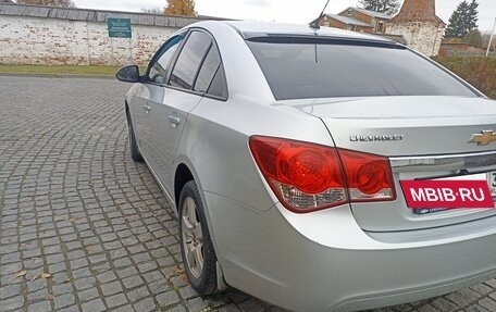 Chevrolet Cruze II, 2010 год, 780 000 рублей, 5 фотография