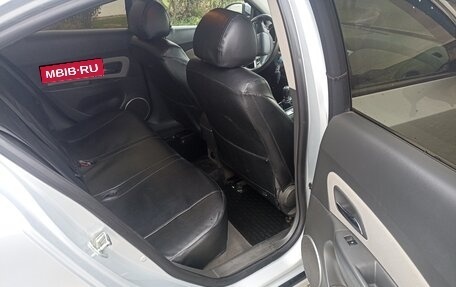 Chevrolet Cruze II, 2010 год, 780 000 рублей, 8 фотография