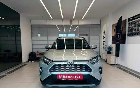 Toyota RAV4, 2020 год, 3 550 000 рублей, 3 фотография