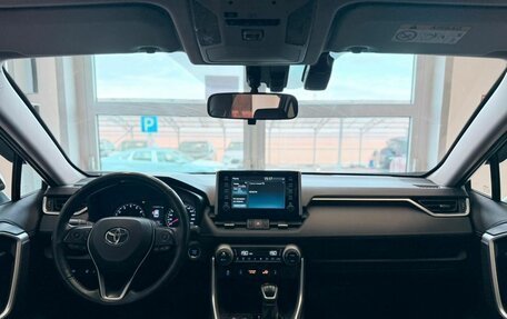 Toyota RAV4, 2020 год, 3 550 000 рублей, 12 фотография