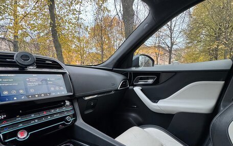 Jaguar F-Pace, 2019 год, 3 150 000 рублей, 10 фотография