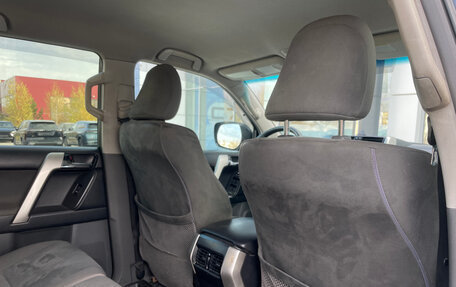 Toyota Land Cruiser Prado 150 рестайлинг 2, 2010 год, 2 000 000 рублей, 19 фотография