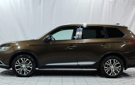 Mitsubishi Outlander III рестайлинг 3, 2018 год, 1 900 000 рублей, 8 фотография