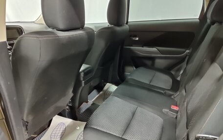 Mitsubishi Outlander III рестайлинг 3, 2018 год, 1 900 000 рублей, 18 фотография