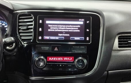 Mitsubishi Outlander III рестайлинг 3, 2018 год, 1 900 000 рублей, 16 фотография