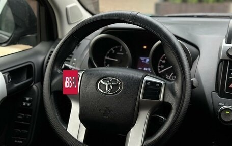 Toyota Land Cruiser Prado 150 рестайлинг 2, 2016 год, 4 220 000 рублей, 8 фотография