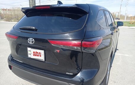 Toyota Highlander, 2021 год, 3 250 000 рублей, 7 фотография