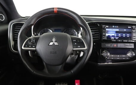 Mitsubishi Outlander III рестайлинг 3, 2014 год, 1 679 990 рублей, 10 фотография