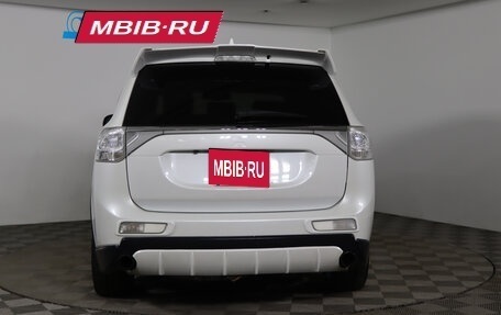 Mitsubishi Outlander III рестайлинг 3, 2014 год, 1 679 990 рублей, 6 фотография