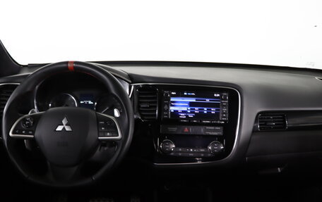 Mitsubishi Outlander III рестайлинг 3, 2014 год, 1 679 990 рублей, 13 фотография