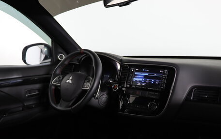 Mitsubishi Outlander III рестайлинг 3, 2014 год, 1 679 990 рублей, 12 фотография