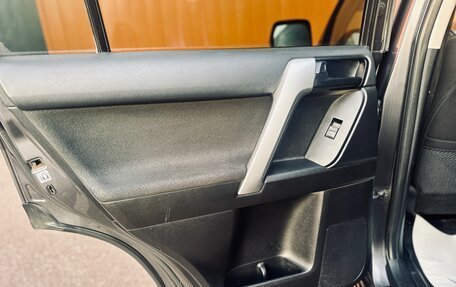 Toyota Land Cruiser Prado 150 рестайлинг 2, 2016 год, 3 499 000 рублей, 28 фотография