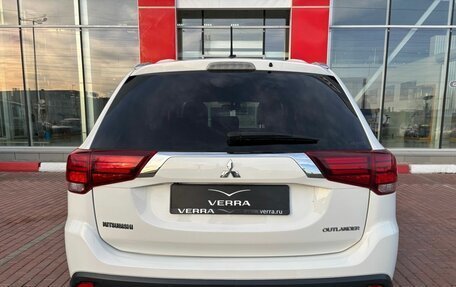 Mitsubishi Outlander III рестайлинг 3, 2016 год, 1 570 000 рублей, 6 фотография