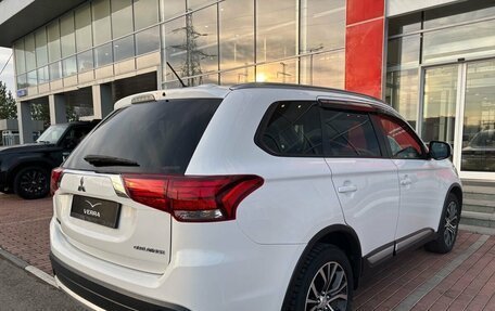 Mitsubishi Outlander III рестайлинг 3, 2016 год, 1 570 000 рублей, 5 фотография