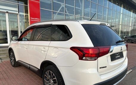 Mitsubishi Outlander III рестайлинг 3, 2016 год, 1 570 000 рублей, 7 фотография
