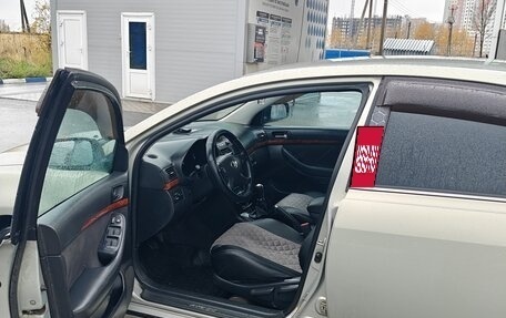 Toyota Avensis III рестайлинг, 2005 год, 580 000 рублей, 3 фотография