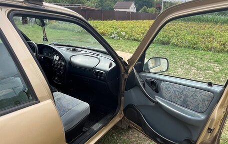 Chevrolet Niva I рестайлинг, 2004 год, 200 000 рублей, 16 фотография