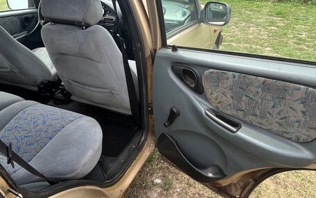 Chevrolet Niva I рестайлинг, 2004 год, 200 000 рублей, 21 фотография