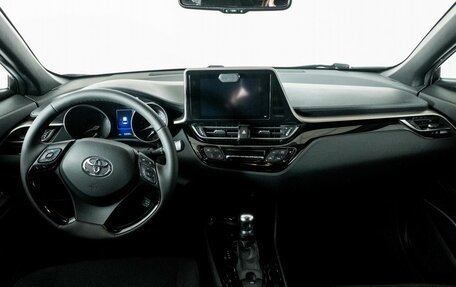 Toyota C-HR I рестайлинг, 2018 год, 1 975 000 рублей, 7 фотография
