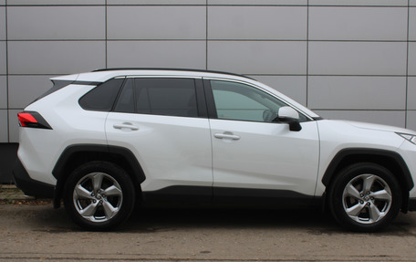 Toyota RAV4, 2021 год, 3 475 000 рублей, 9 фотография