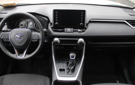 Toyota RAV4, 2021 год, 3 475 000 рублей, 6 фотография