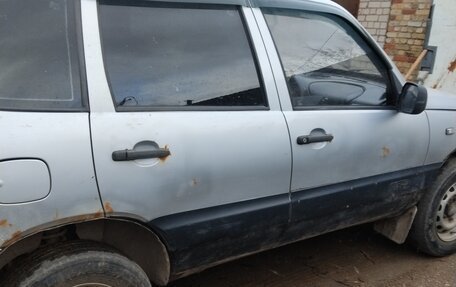 Chevrolet Niva I рестайлинг, 2004 год, 120 000 рублей, 3 фотография