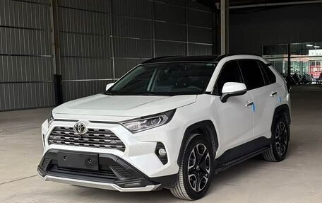 Toyota RAV4, 2021 год, 2 550 000 рублей, 1 фотография