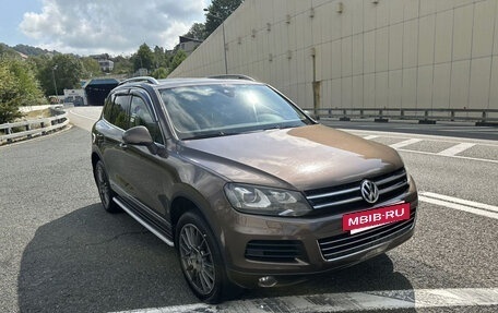 Volkswagen Touareg III, 2011 год, 1 850 000 рублей, 2 фотография