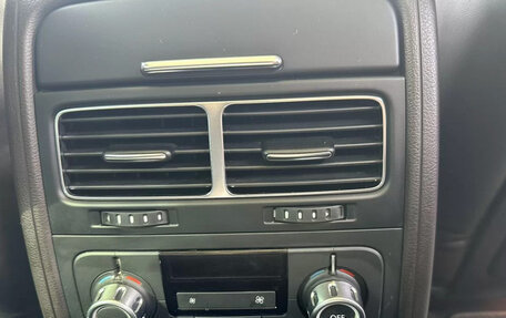 Volkswagen Touareg III, 2011 год, 1 850 000 рублей, 13 фотография