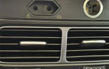 Volkswagen Touareg III, 2011 год, 1 850 000 рублей, 14 фотография