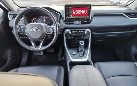 Toyota RAV4, 2020 год, 3 550 000 рублей, 5 фотография